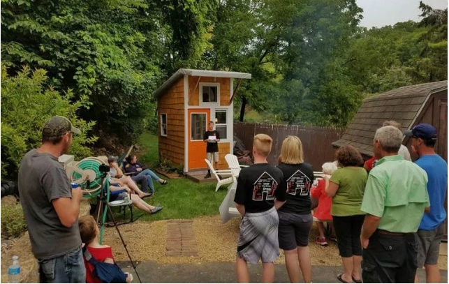 13-летний подросток построил на заднем дворе свой собственный мини-дом, заглянув в который, вы будете в восторге